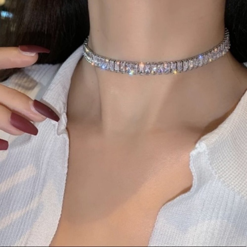 *NEW 18K White Gold Baguette 💎 Diamond 💎 Chocker Necklace
